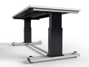 Electrically adjustable table