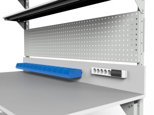 Stół warsztatowy SMWPD 2000x900x800 mm z trzema półkami pojemnikami i ścianką perforowaną - ścianka tylna, perforowana i pojemniki oraz listwa