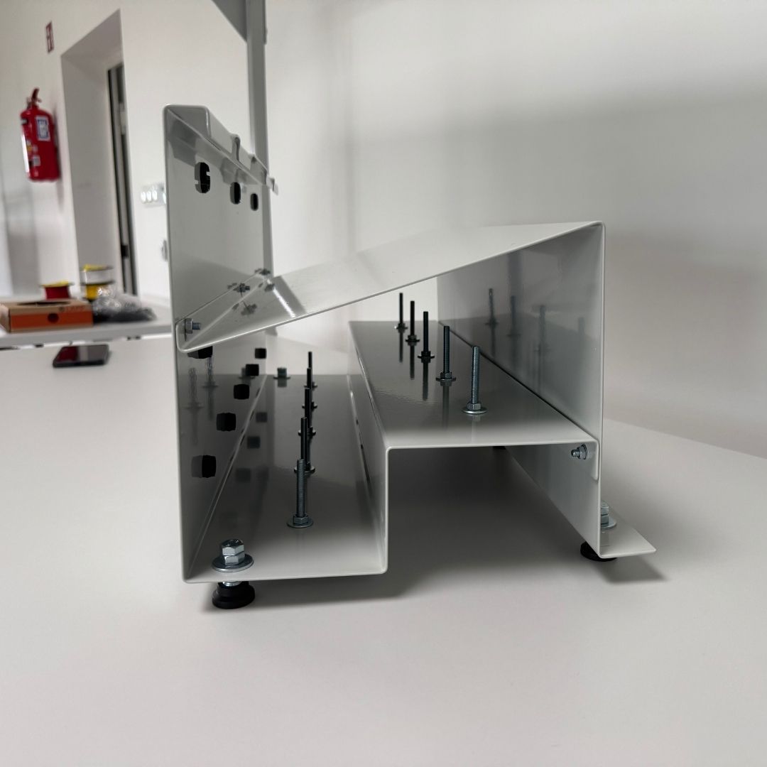 Dedicated workstation with a JABAMA cable dispenser